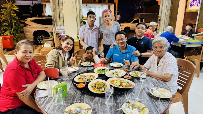 Comentarii opinii despre ร้านนัดพบยูงทอง 金孔雀餐厅