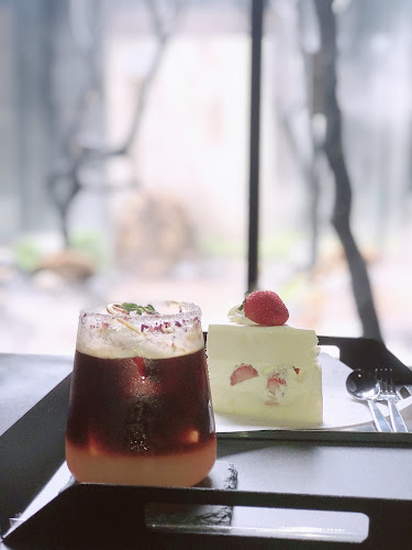 รีฟิล คอฟฟี - การบริการอาหารและที่พัก