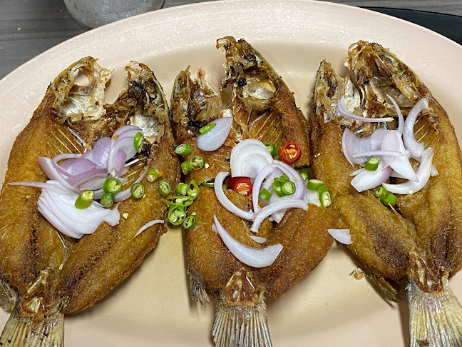 Opinii despre ร้านนัดพบยูงทอง 金孔雀餐厅 în อำเภอหาดใหญ่ - การบริการอาหารและที่พัก