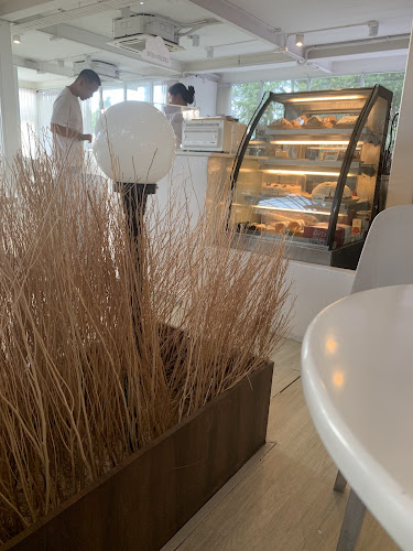 ซัมเมอร์ เฮ้าส์ พัทยา - การบริการอาหารและที่พัก