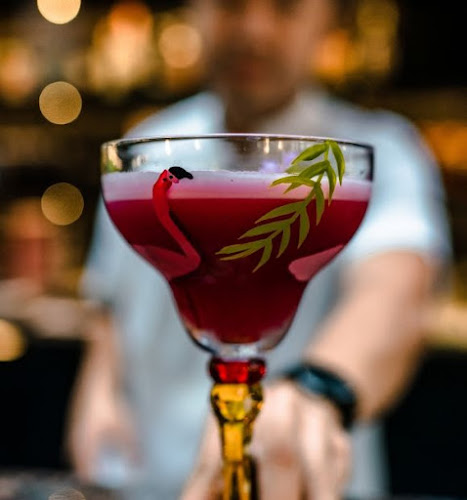 Cigar Lounge in Pattaya at La Habana Restaurant & Bar - การบริการอาหารและที่พัก