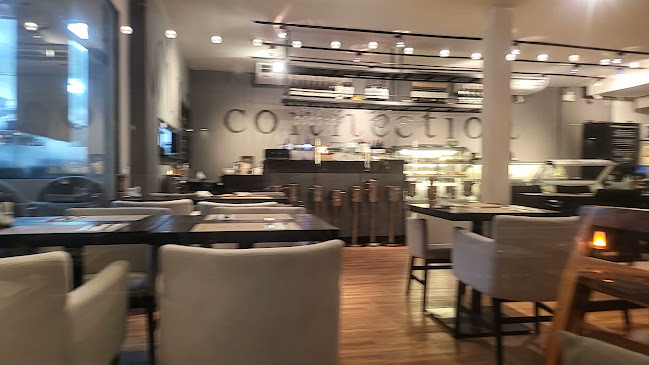 Wine Connection BZenter Rawai - การบริการอาหารและที่พัก