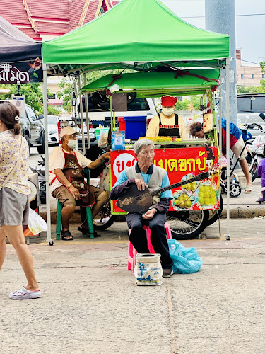 ตลาด​ - การบริการอาหารและที่พัก