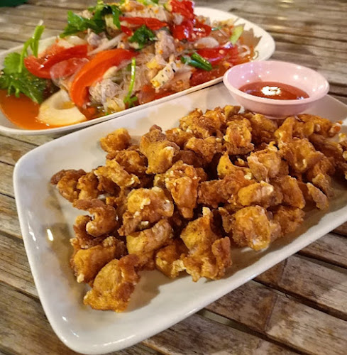 มะเขมะขา - การบริการอาหารและที่พัก