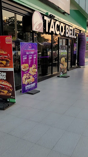 Taco Bell - การบริการอาหารและที่พัก