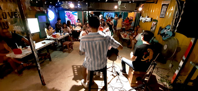 On Street Bar - การบริการอาหารและที่พัก