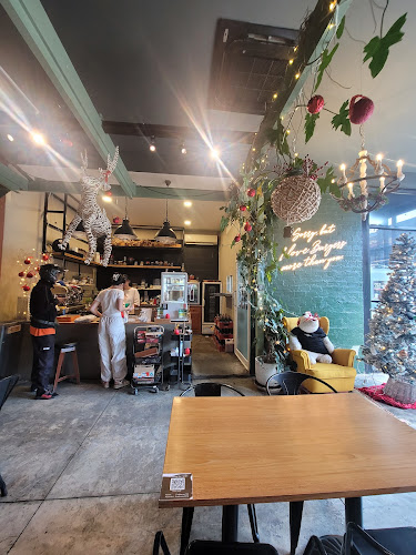 169 1 ถ. พังงา ตำบลตลาดใหญ่ เมือง ภูเก็ต 83000