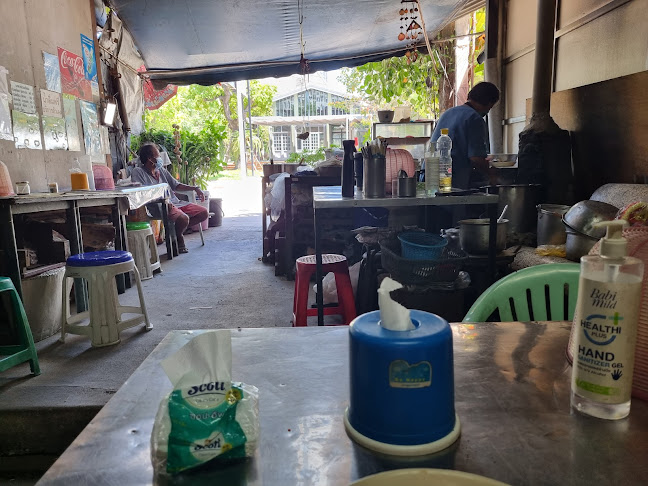 Charcoal Noodles, Naklua - บะหมี่เตาถ่าน นาเกลือ - การบริการอาหารและที่พัก