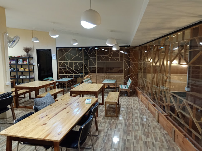 Mezza cafe - การบริการอาหารและที่พัก