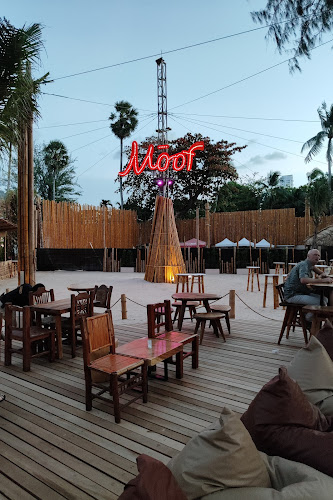 MOOF - การบริการอาหารและที่พัก