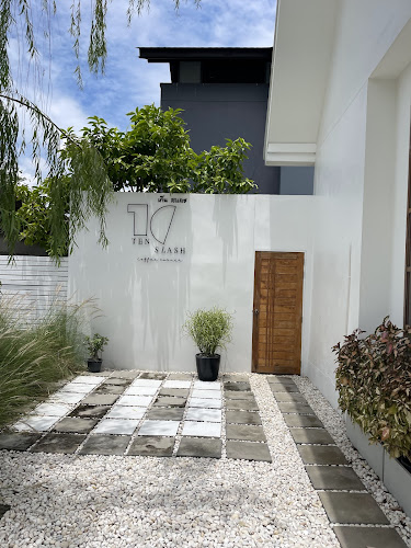 Ten slash coffee corner tenslash เท็นสแลช คาเฟ่นครปฐม - การบริการอาหารและที่พัก