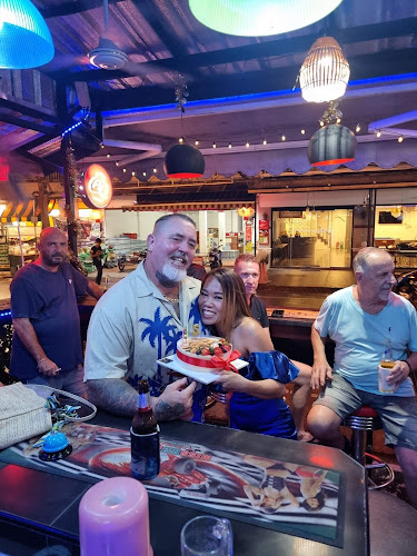 Landmark Bar Patong - การบริการอาหารและที่พัก