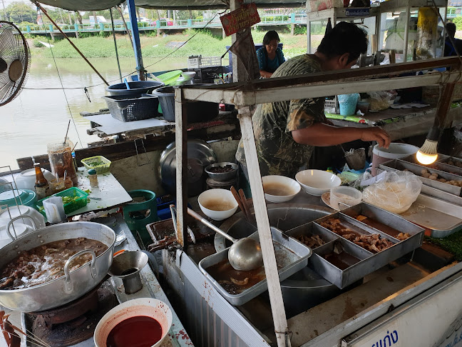 นายเก่งคลองสี่ ก๋วยเตี๋ยวเนื้อวัวรสเยี่ยม - การบริการอาหารและที่พัก