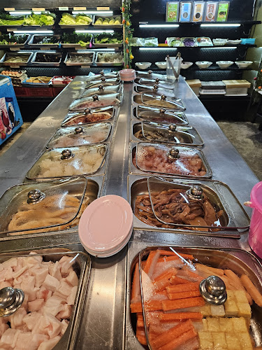 ฮะฮะคุมะบุฟเฟ่ แซลมอน ทะเลเผา หมูกระทะ Hahakuma Buffet (The seafood BBQ Buffet เก่า) - การบริการอาหารและที่พัก