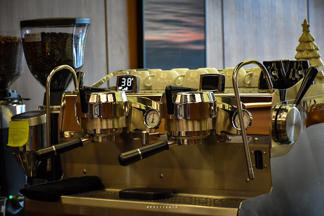 95, 18 ถ. มนตรี ตำบลตลาดใหญ่ อำเภอเมืองภูเก็ต ภูเก็ต 83000