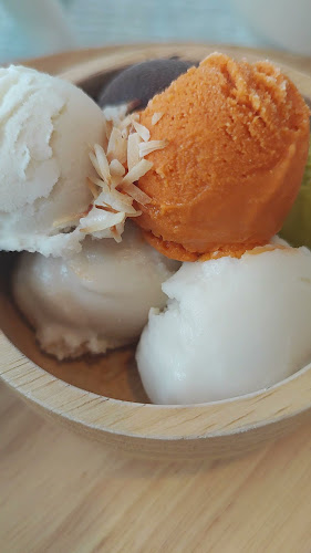 Lamai fresh coconut ice cream (lamai shop) - อำเภอเกาะสมุย