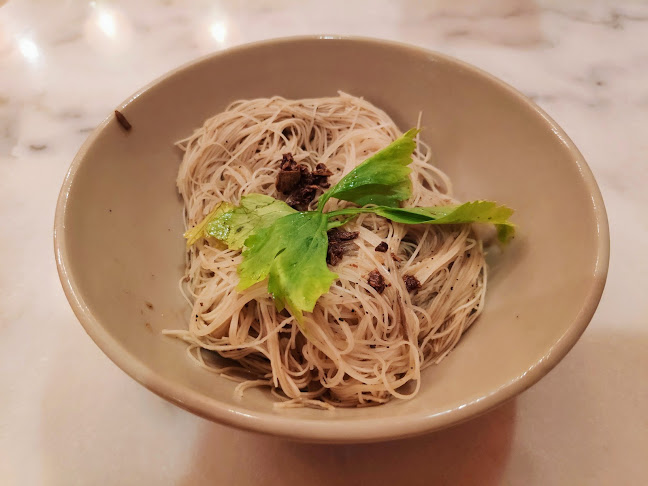 2, โรงแรมเดอะ ตินท์ 11 ถนน ดีบุก ตำบลตลาดใหญ่ เมือง ภูเก็ต 83000