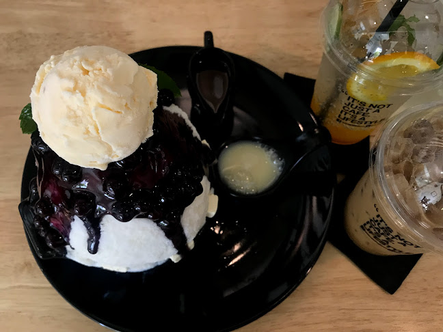 AVA Cafe & Eatery - การบริการอาหารและที่พัก