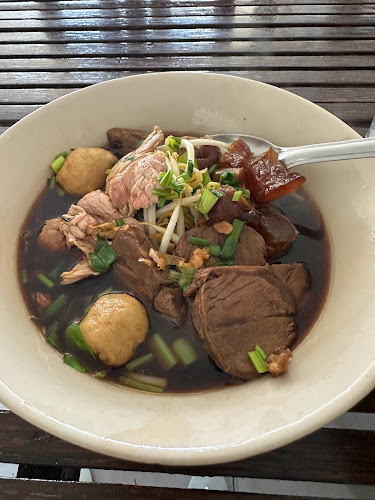 Comentarii opinii despre ก๋วยเตี๋ยวเนื้อเอ็นแก้วฉลองภูเก็ต