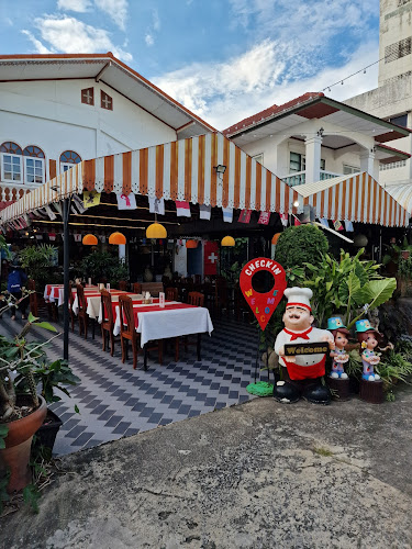 Chez Andy Swiss Restaurant & Steak House - การบริการอาหารและที่พัก