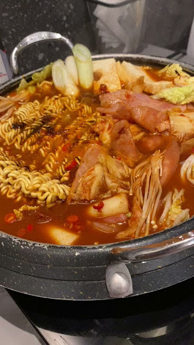 เลขที่ 98, 98/1 หมู่ที่ 5 ศูนย์การค้าเซ็นทรัลวิลเลจ ห้องเลขที่ A104 ชั้น 1 ตำบลบางโฉลง อำเภอบางพลี สมุทรปราการ 10540