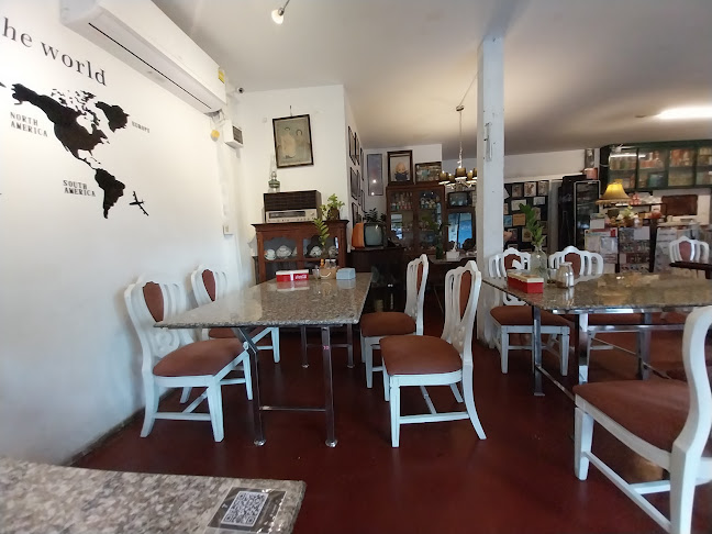 ร้านเชย (ถนนยมจินดา) - การบริการอาหารและที่พัก