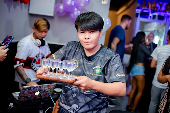 Crocodile Bar - การบริการอาหารและที่พัก