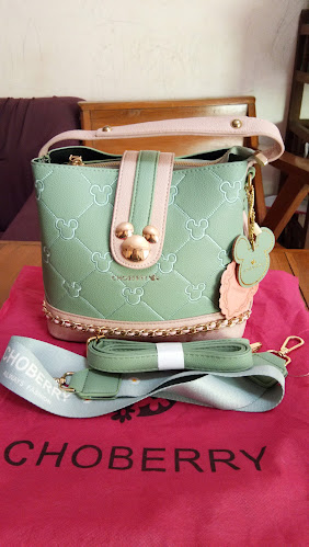 อำพรเย็นตาโฟ เจ้าแรกในพะเยาขายนานกว่า24ปี - การบริการอาหารและที่พัก