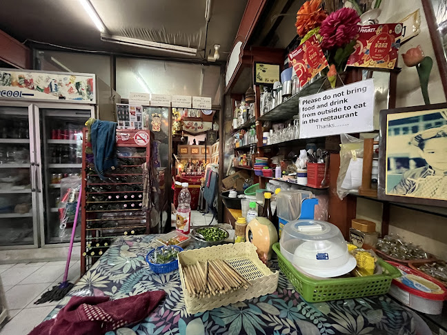 โกยูร หมี่ฮกเกี้ยน - การบริการอาหารและที่พัก