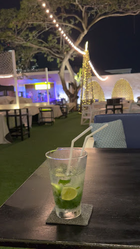 Sense of the sea - การบริการอาหารและที่พัก