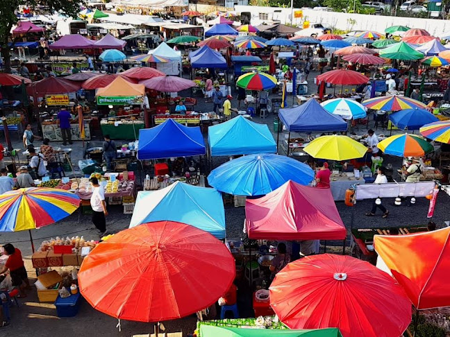 Opinii despre ตลาดร่มไทร ปากเกร็ด-ติวานนท์ în อำเภอปากเกร็ด - การบริการอาหารและที่พัก