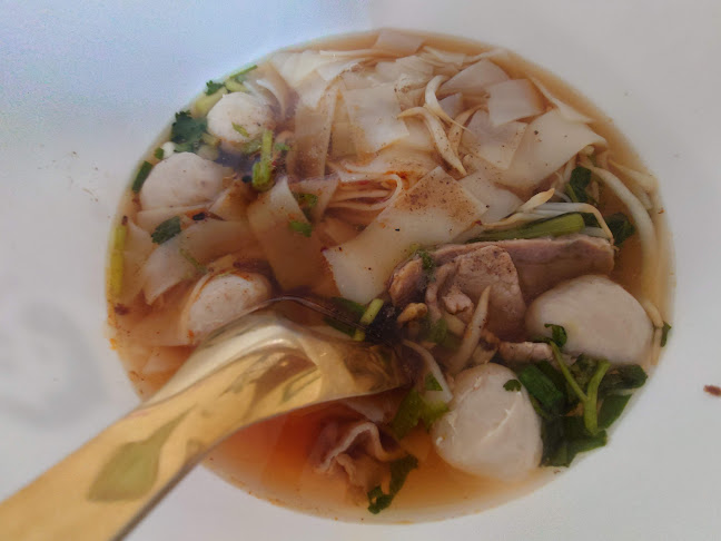 ก๋วยเตี๋ยวเนื้อ เฮียบุ๊ง สาขา 1 - การบริการอาหารและที่พัก