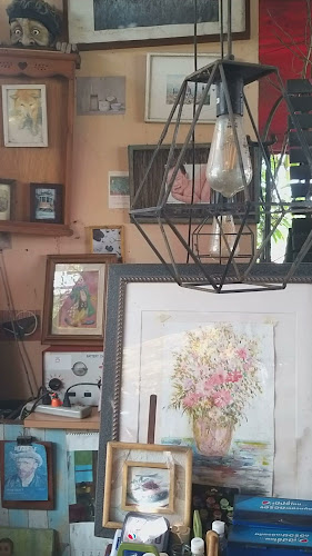 ร้านชมคลอง​ (ป้าเปิ้ล)​ก๋วยเตี๋ยวเรือ, ผัดไทย, อาหารตามสั่ง, สเต็ก, กาแฟสด - การบริการอาหารและที่พัก