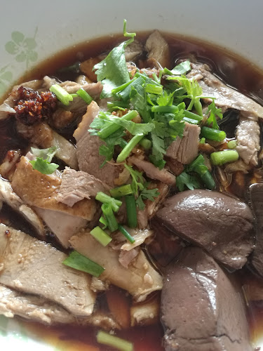 ก๋วยเตี๋ยวเป็ดโชกุน สูตรพริกเผา ตลาดโต้รุ่งหนองระบู - การบริการอาหารและที่พัก