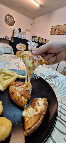 YUMMY PIZZA - การบริการอาหารและที่พัก