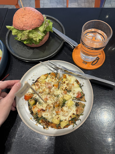 Opinii despre Roasty By Rai Ruen Rom (Asoke) în วัฒนา - การบริการอาหารและที่พัก