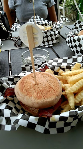 Opinii despre Wanted Burgers & Beer برجر бургер 汉堡包 în Phuket - การบริการอาหารและที่พัก