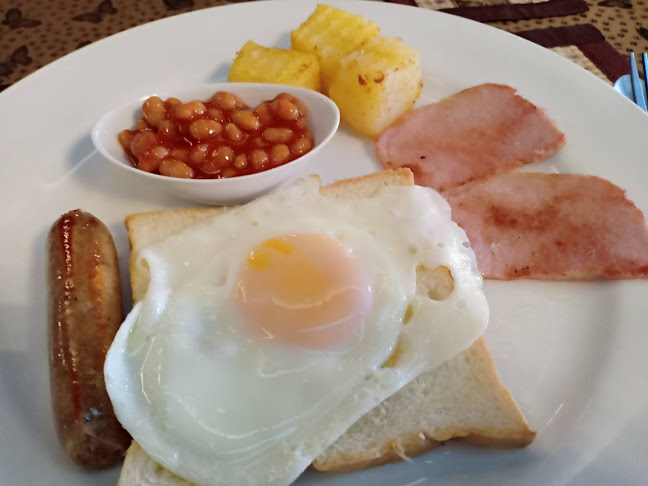 Jolly`s Hotel & Restaurant - การบริการอาหารและที่พัก