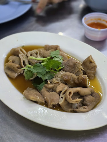 ข้าวต้มพี่ดำ (ข้าวต้ม ซอย 3) - การบริการอาหารและที่พัก