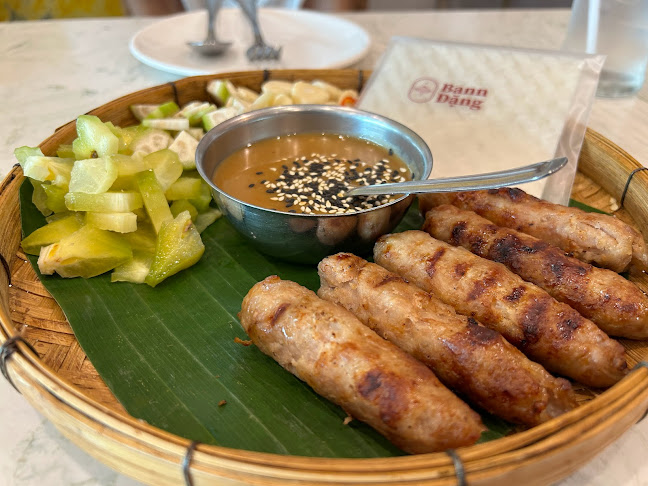 บ้านดั่ง - การบริการอาหารและที่พัก