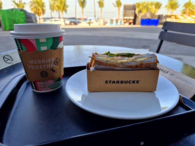 สตาร์บัคส์ สาขา เดอะเบย์พัทยา - การบริการอาหารและที่พัก