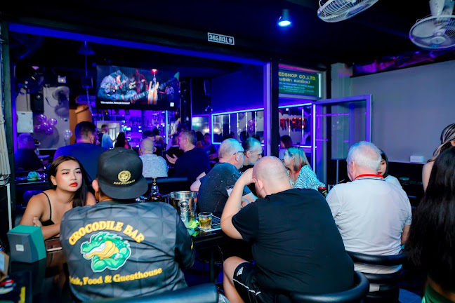 Crocodile Bar - การบริการอาหารและที่พัก