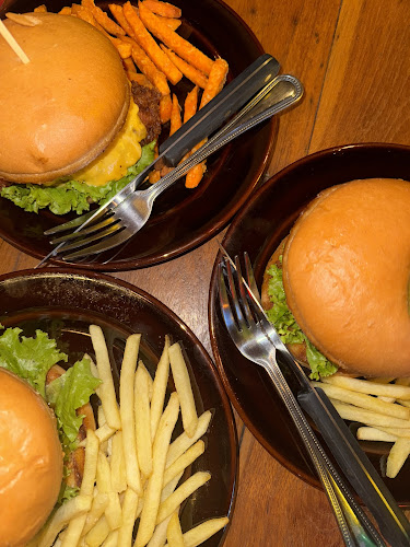 Copper Burger & Bar (Halal Food) By Juicy Lucy - การบริการอาหารและที่พัก