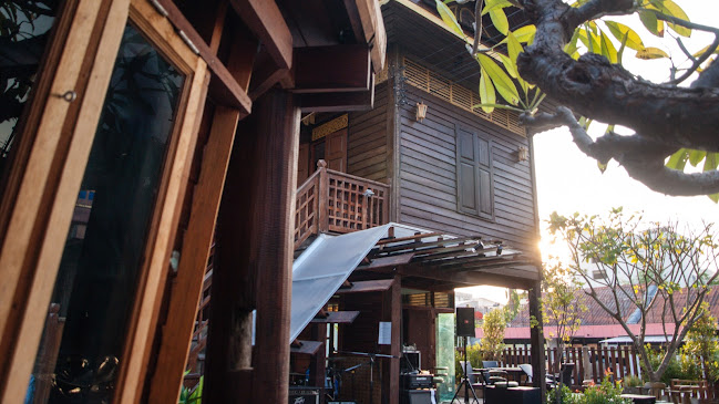 18 Mongkut Library Restaurant