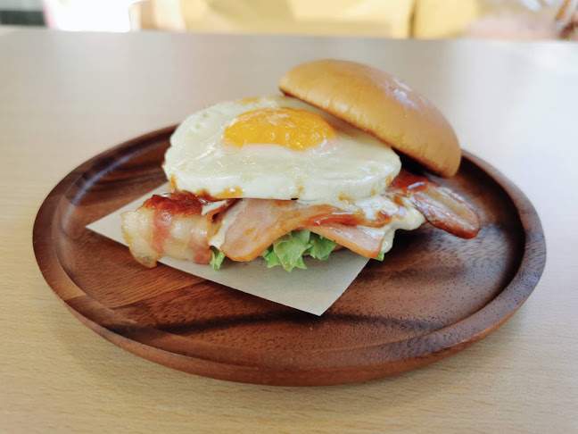 OopS burger สาขาปทุมทอง พิษณุโลก - การบริการอาหารและที่พัก