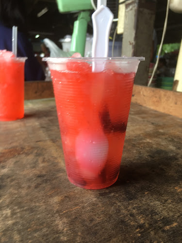 โอ้วเอ๋ว ตลาดฉำฉา - การบริการอาหารและที่พัก