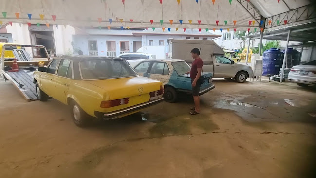 2FA Classic Car Bar Cocktail