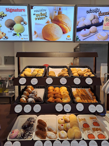 บัน เซ็นทรัลวิลเลจ สุวรรณภูมิ - การบริการอาหารและที่พัก