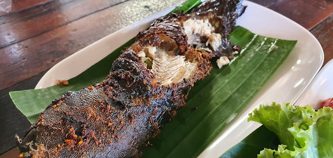 ส้มตำกำแพงแตก - การบริการอาหารและที่พัก