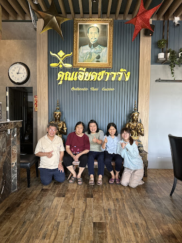 คุณเอียดชาววัง & ANYA Cafe